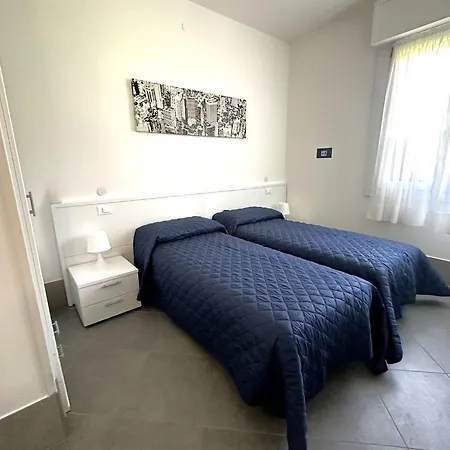 With Garden And Pool Access In * ביביונה