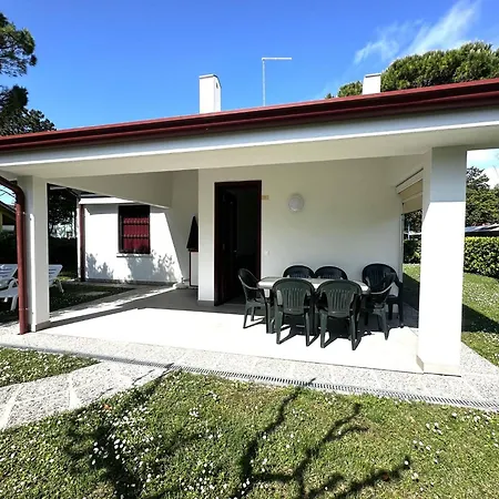 With Garden And Pool Access In וילה *