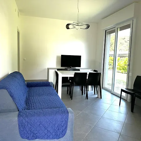 With Garden And Pool Access In וילה