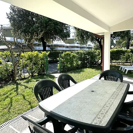 וילה With Garden And Pool Access In