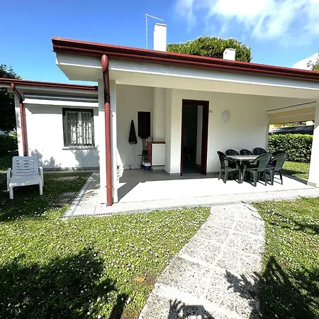 With Garden And Pool Access In ביביונה