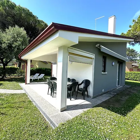 וילה With Garden And Pool Access In *