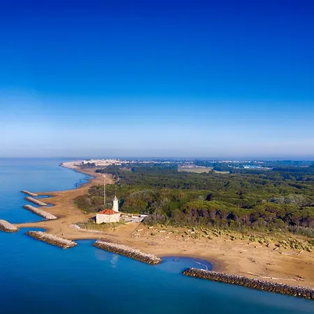 וילה With Garden And Pool Access In